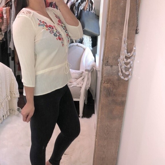 Vintage America size small ivory embroidered top - Picture 3 of 5